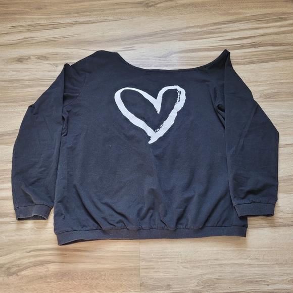 Woman’s Lightweigh Sweatershirt Heart Print Off The Shoulder Long Sleeve - Picture 3 of 4